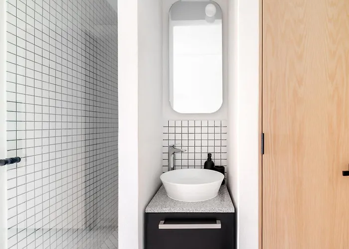 Par 608 Apartment *
