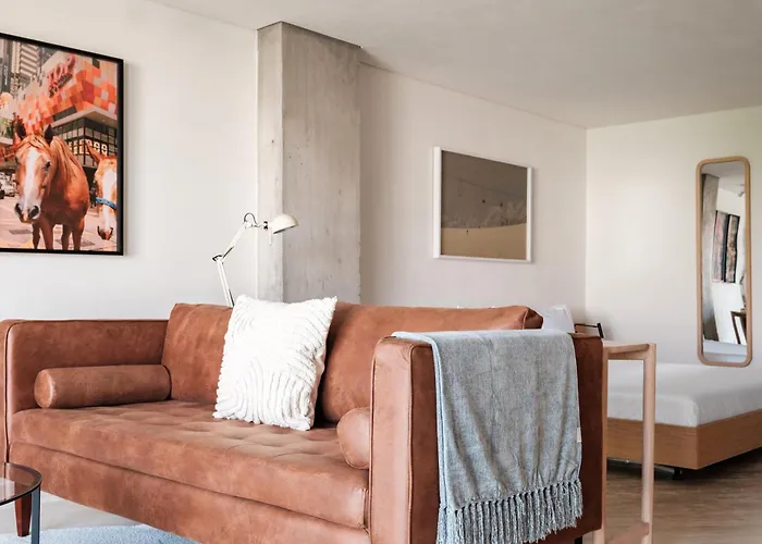 Par 608 Apartment *