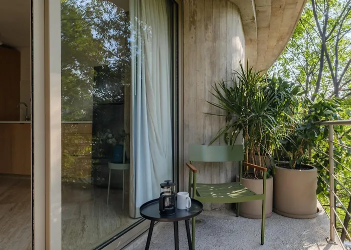 Par 608 Apartment *